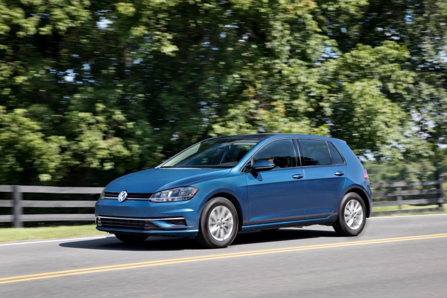  Volkswagen Golf TSI 5-Door (Typ 5G) 2017 года  (NA) (фото 15 из 47)